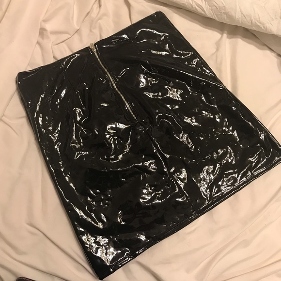 FASHION NOVA-BLACK LATEX MINI SKIRT - Picture 3 of 3